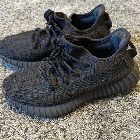 Adidas Yeezy Boost 350 V2 - Picture 1 of 3
